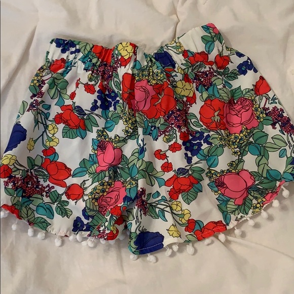 Floral print shorts with tiny pom poms - Picture 3 of 3